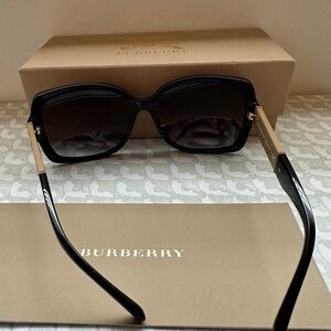 Burberry sunglass